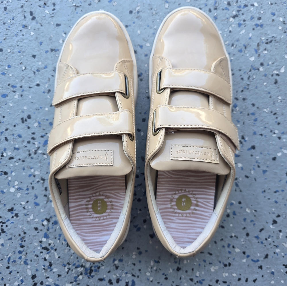 REVITALIGN Women's Malibu Patent Sneaker